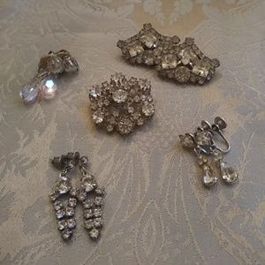 Bundle of vintage jewelry